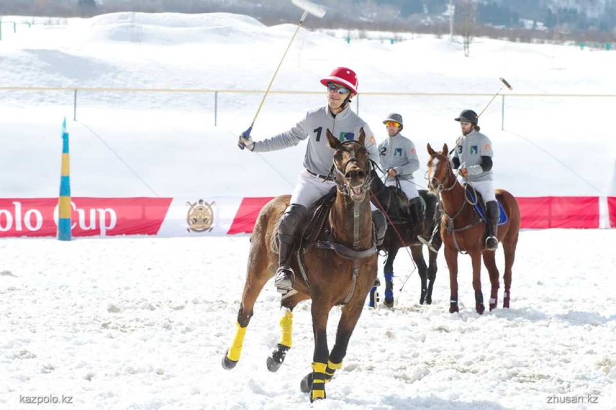 В Казахстане впервые провели международный турнир по поло на снегу