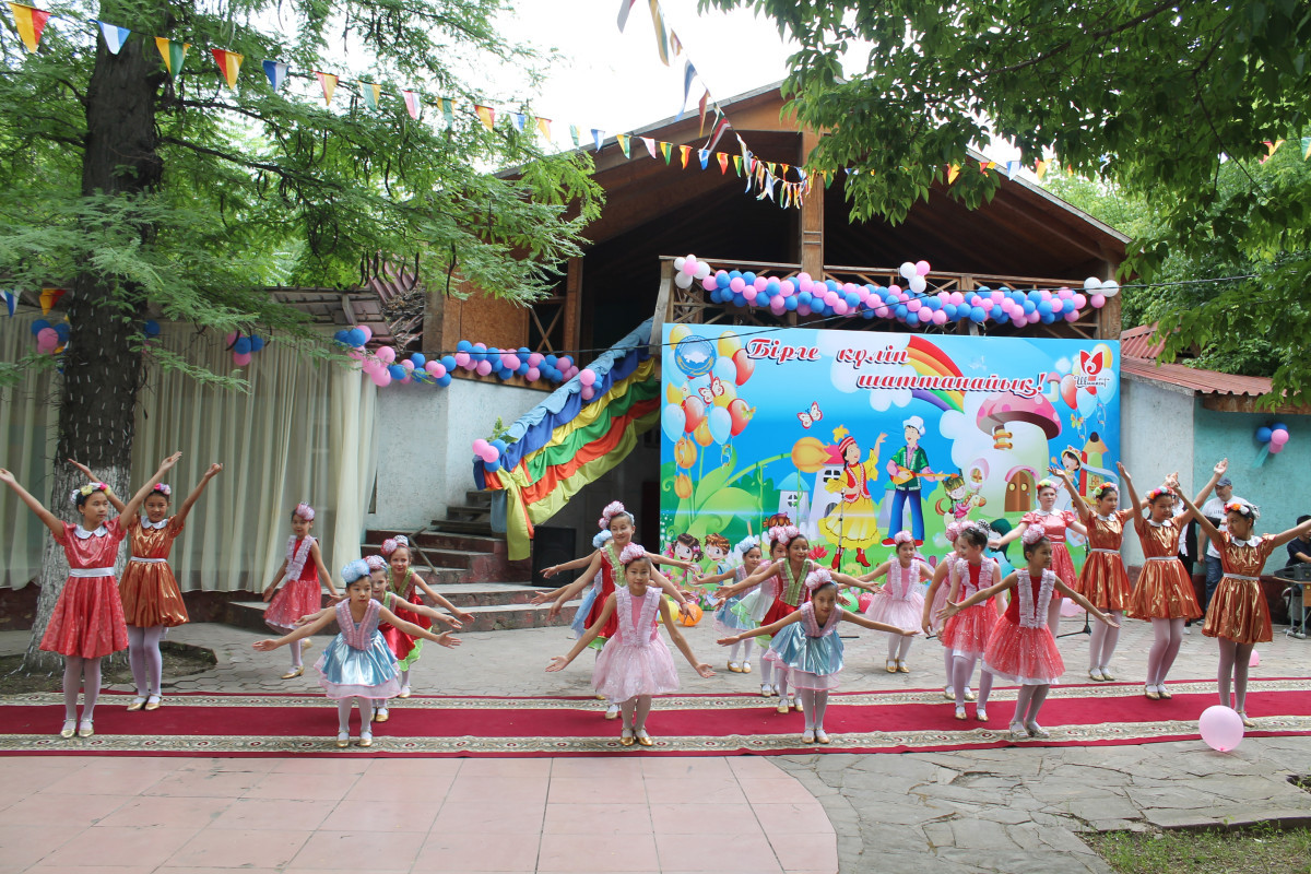 АНК Шымкента подарила праздник более 150 детям из многодетных и малообеспеченных семей