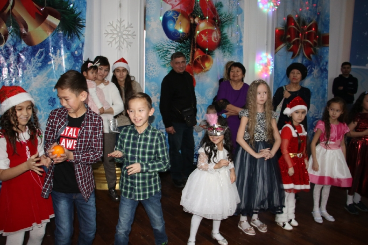 В Кызылорде АНК подарила детям новогодний праздник