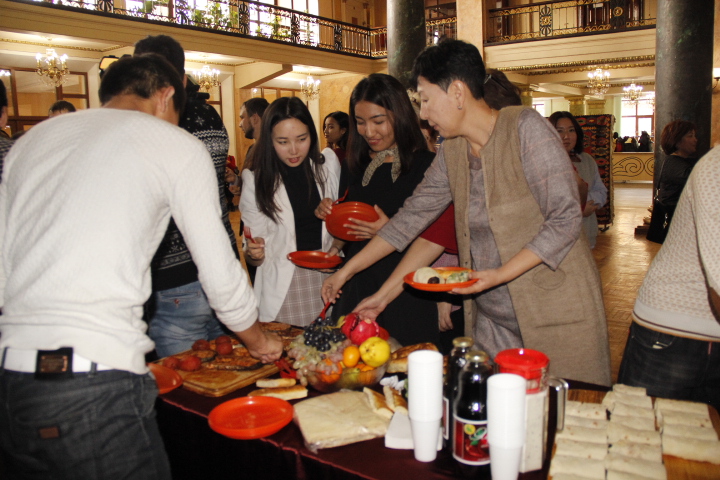 День национальной кухни азербайджанского народа отметили в Доме дружбы