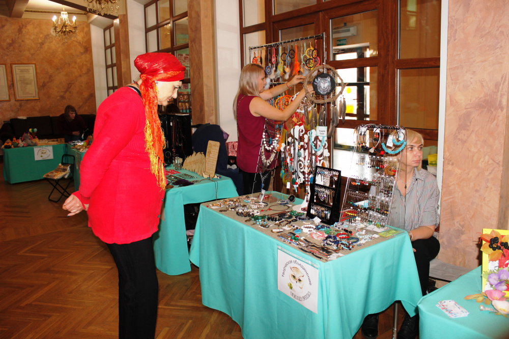 Выставка работ мастеров рукотворных шедевров прошла в Усть-Каменогорске