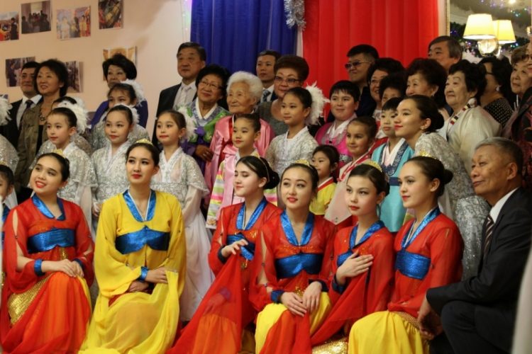 В Атырау и Караганде отметили корейский праздник «Сольналь»