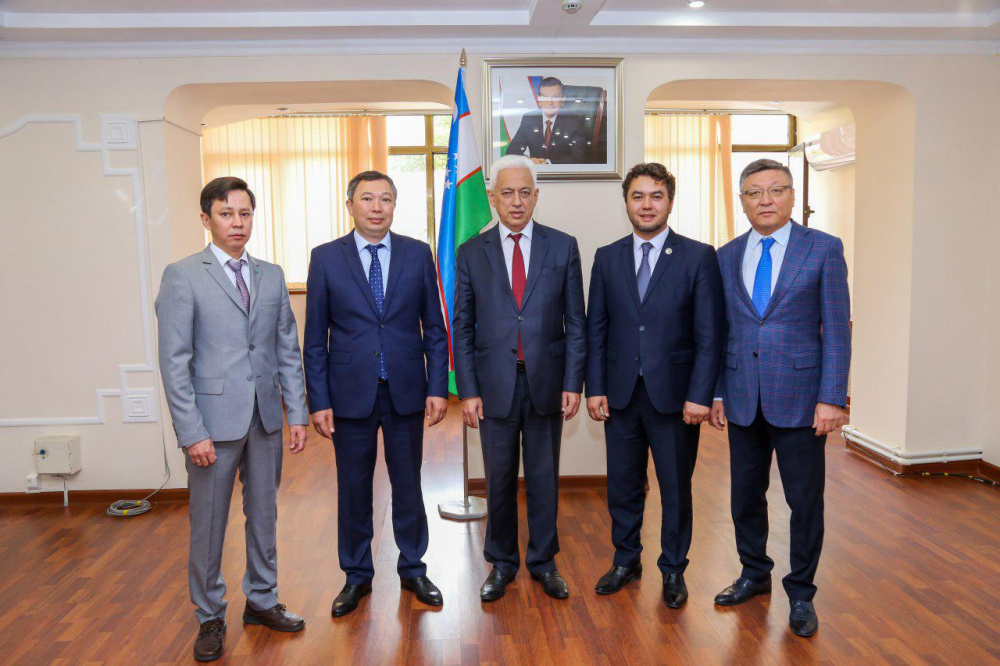 Казахстан и Узбекистан договорились совместно работать с редкими книгами и архивными документами